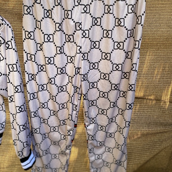 Fashion Track Suit Size Small - Picture 3 of 3